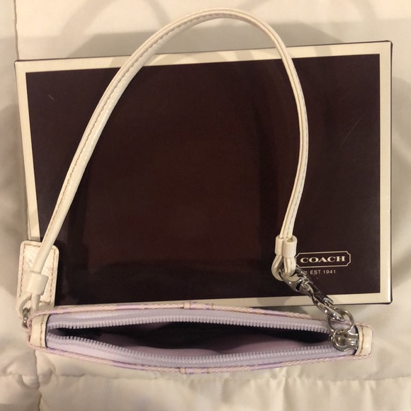 Coach waitlist - Picture 3 of 4